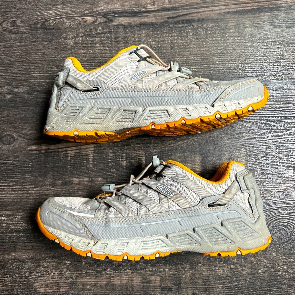 Keen Women’s hiking shoes 🏔️
